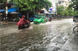 Áp thấp nhiệt đới vào vùng biển Quảng Ninh, Hải Phòng, gây mưa lớn toàn miền Bắc